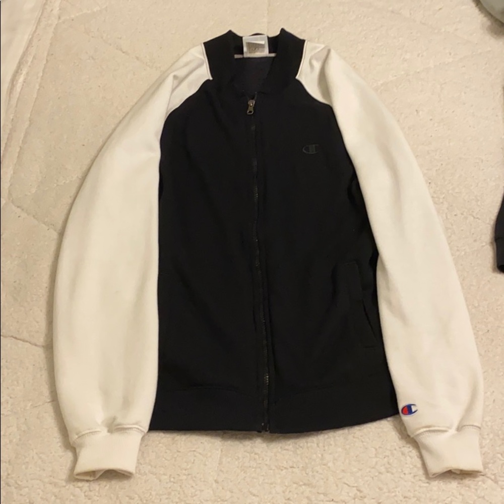 Men’s champion zip up sweatshirt! Size M